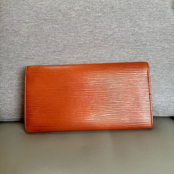 Louis Vuitton Epi Sara Large Wallet, Authentic, Brown - Picture 4 of 14